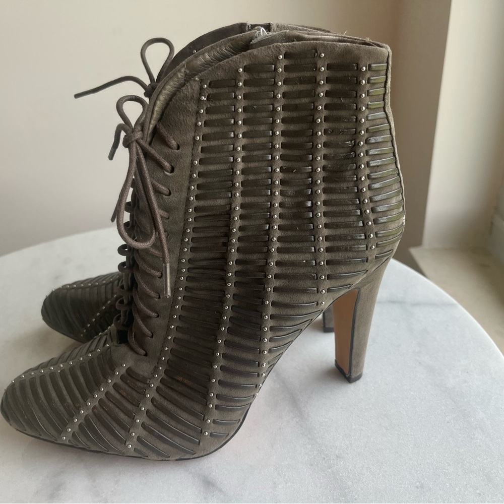 Vince Camuto Women's Megara Ankle Bootie 8.5M Vintage Look - Picture 15 of 16
